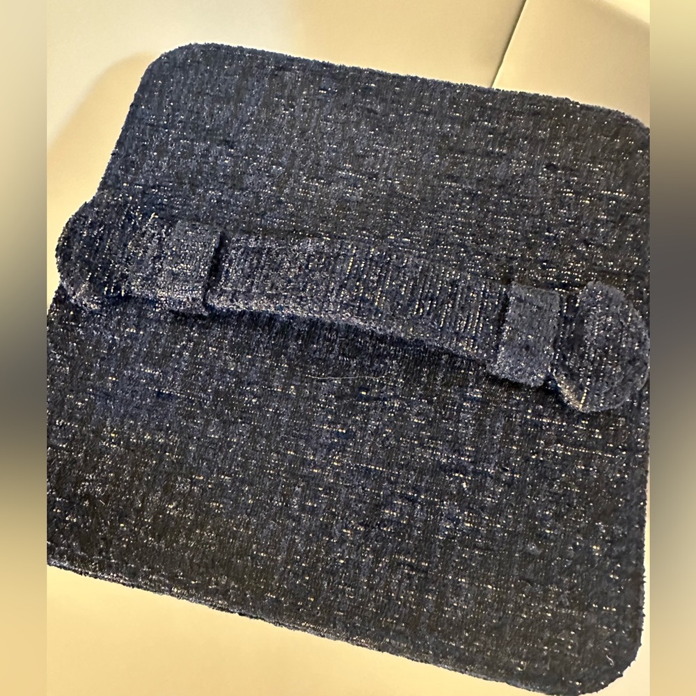 Chanel Beauté Navy Tweed Cosmetic Case - Picture 3 of 3